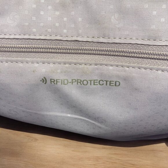 Samsonite Black RFID-Protected Nylon Travel Purse Chain Strap Black & Gold - Picture 2 of 12